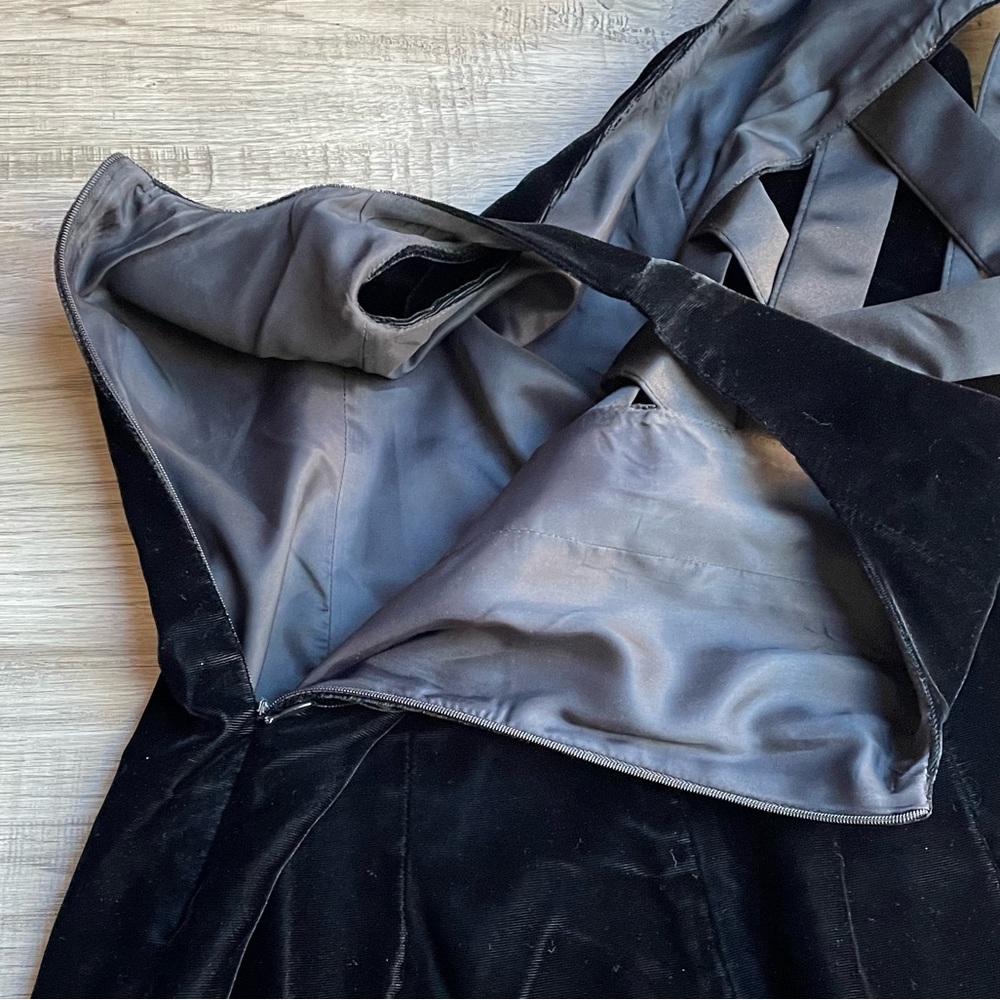 Laundry By Shelli Segal Black Velvet Mini Dress with Gray Satin Bow - Picture 8 of 14